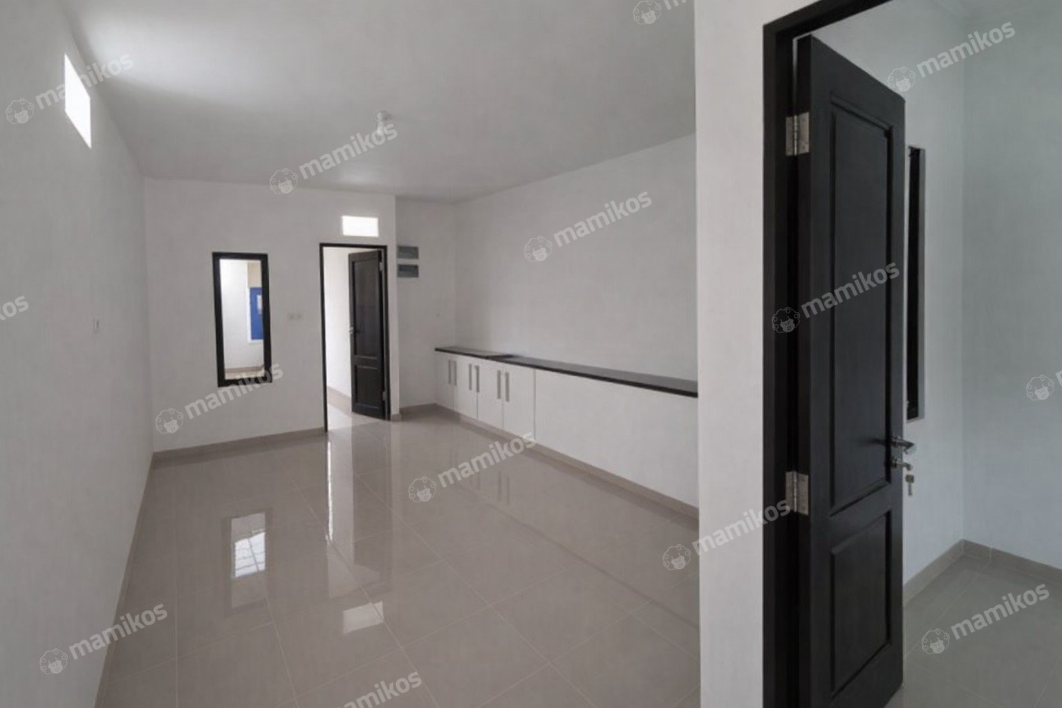 Rumah Sertifikat SHM 4 Kamar Tidur 3 Kamar Mandi Tanjung Duren Jakarta Barat - Photo 2