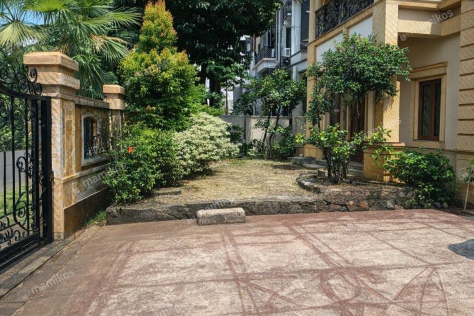 Rumah Sertifikat SHM 4 Kamar Tidur 4 Kamar Mandi Legenda Wisata Jakarta Timur