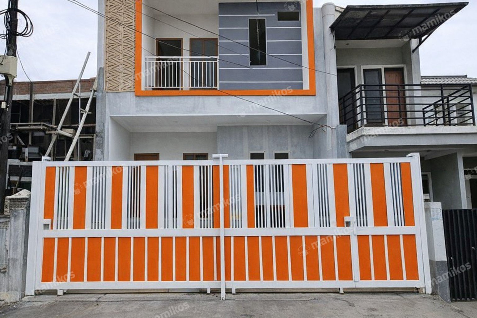 Rumah Sertifikat SHM 3 Kamar Tidur 3 Kamar Mandi Taman Ratu Jakarta Barat