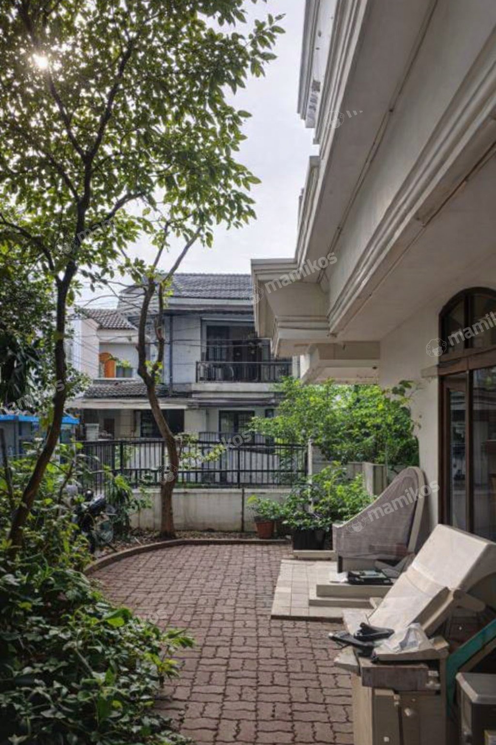 Rumah Sertifikat SHM 6 Kamar Tidur 3 Kamar Mandi Kebon Jeruk Jakarta Barat - Photo 4