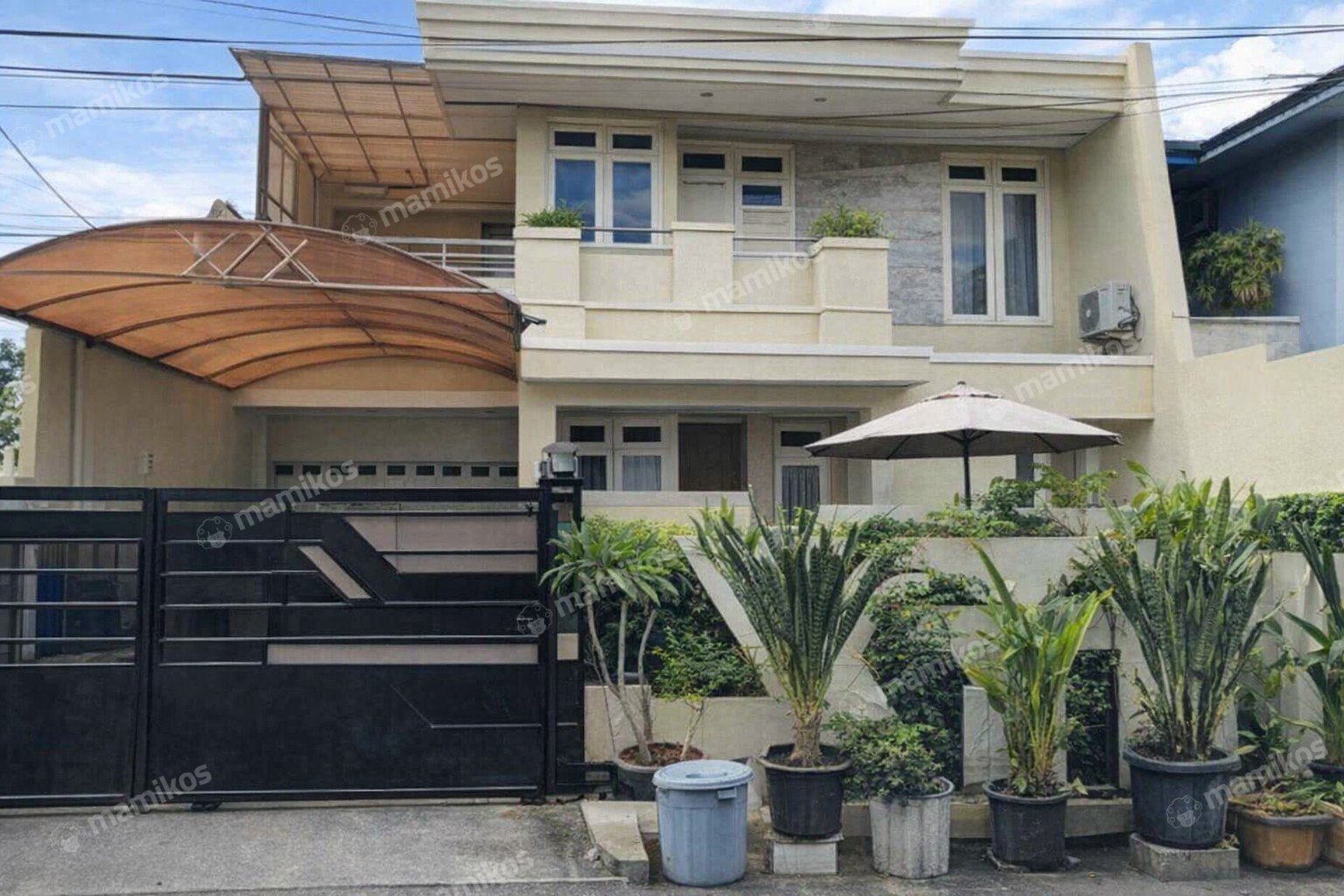 Rumah Sertifikat SHM 4 Kamar Tidur 4 Kamar Mandi Puri Indah Jakarta Barat