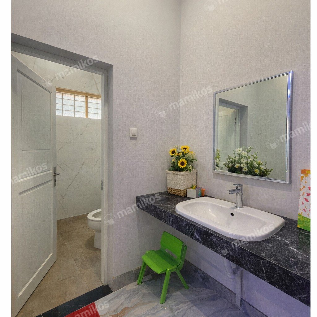 Rumah Sertifikat SHM 5 Kamar Tidur 4 Kamar Mandi Green garden Jakarta Barat - Photo 4