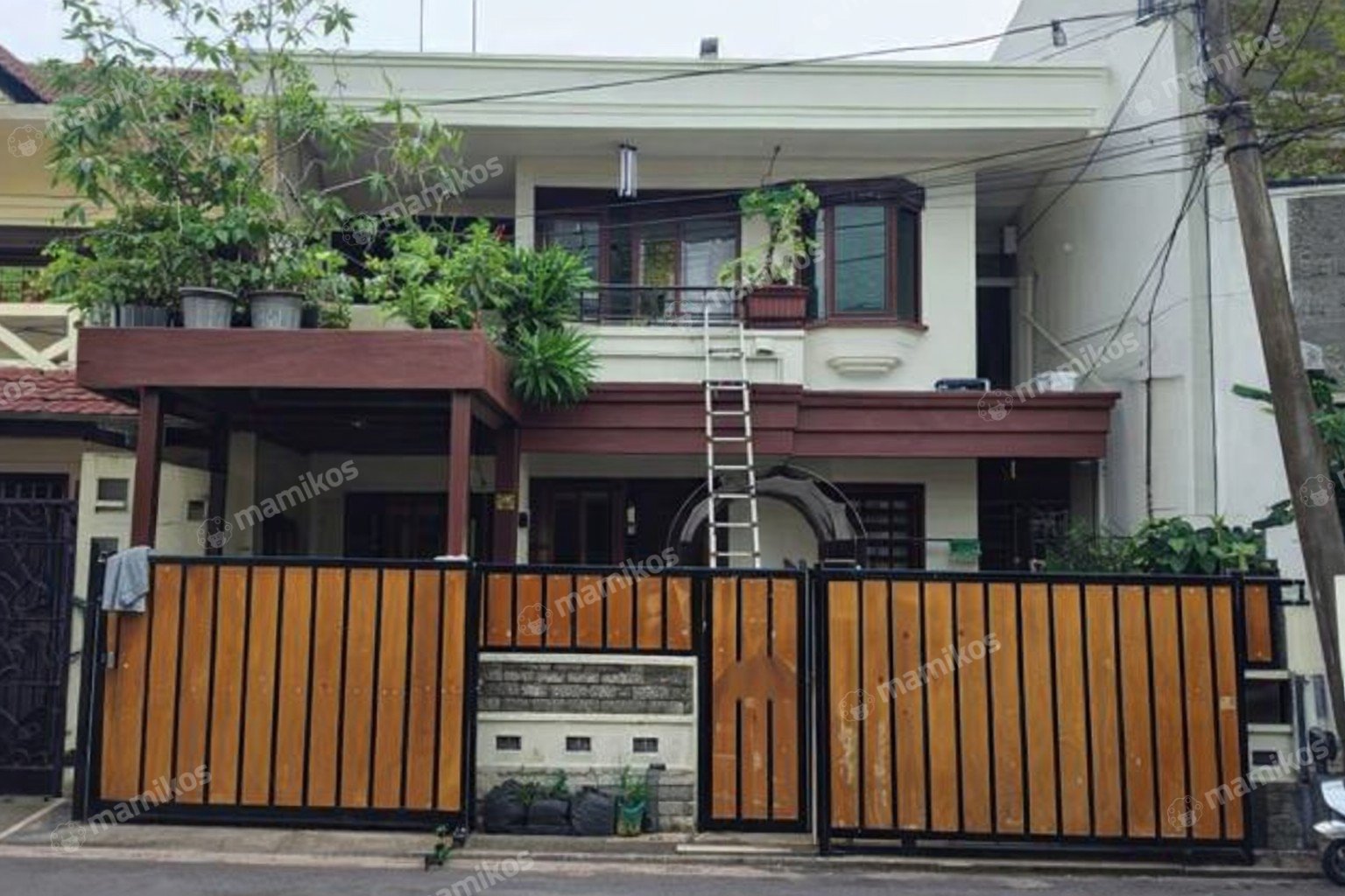 Rumah Sertifikat SHM 5 Kamar Tidur 2 Kamar Mandi Kedoya Jakarta Barat