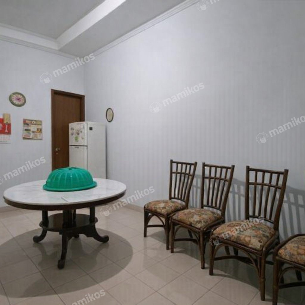 Rumah Sertifikat SHM 5 Kamar Tidur 5 Kamar Mandi Taman Ratu Jakarta Barat - Photo 3