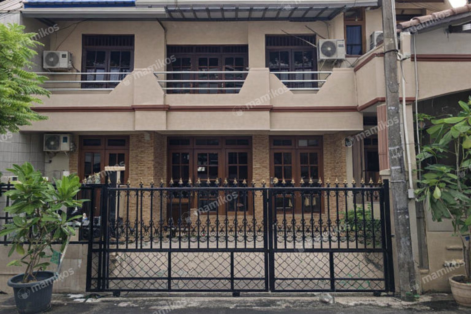 Rumah Sertifikat SHM 5 Kamar Tidur 2 Kamar Mandi Tanjung Duren Jakarta Barat