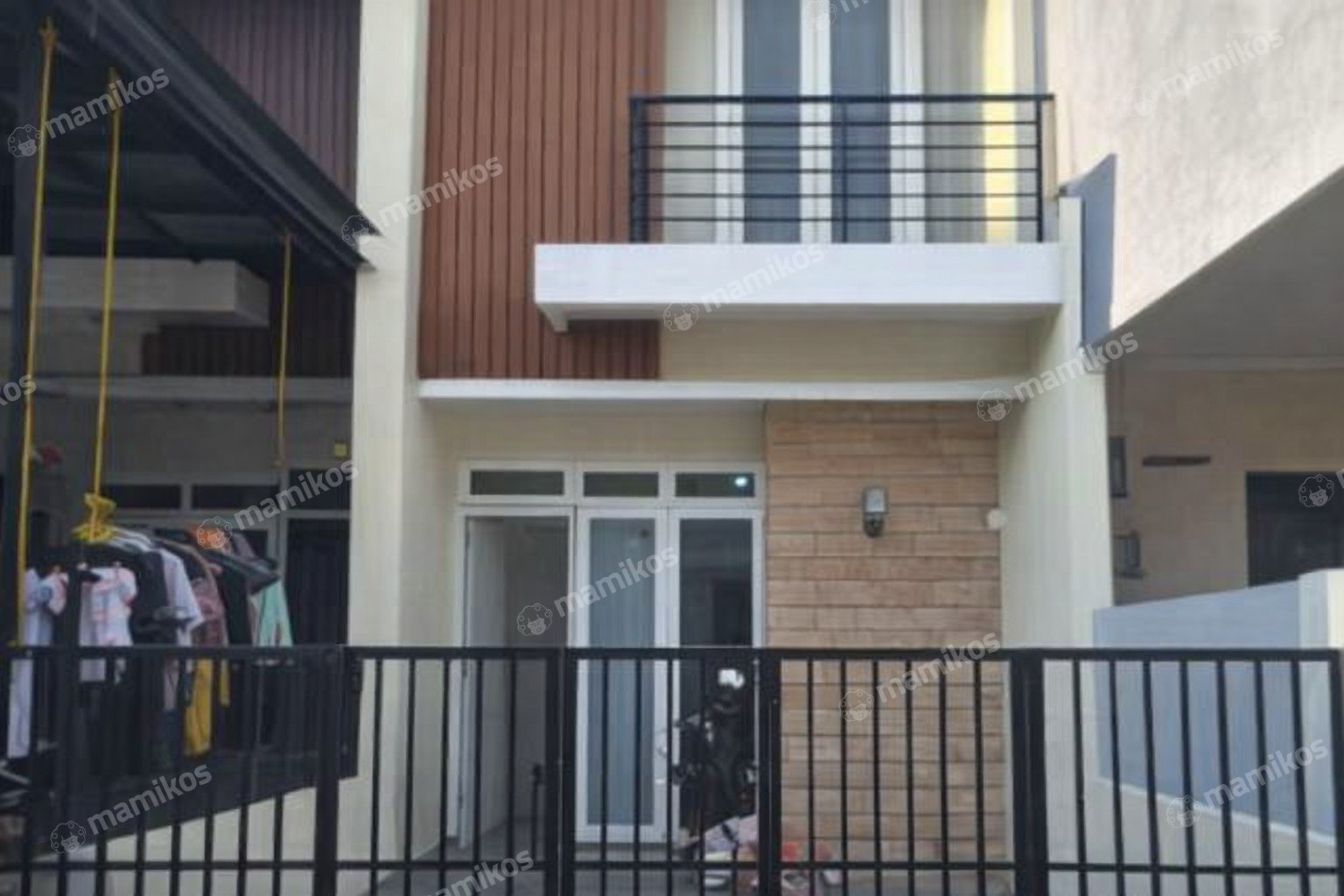 Rumah Sertifikat SHM 2 Kamar Tidur 2 Kamar Mandi Taman Surya Jakarta Barat
