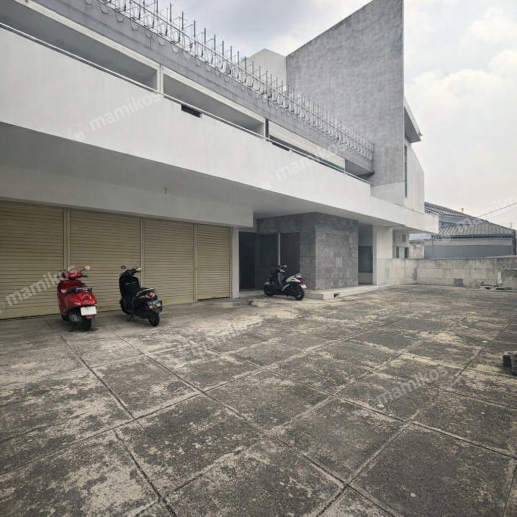 Rumah Sertifikat SHM 3 Kamar Tidur 3 Kamar Mandi Kebayoran Baru Jakarta Selatan - Photo 3