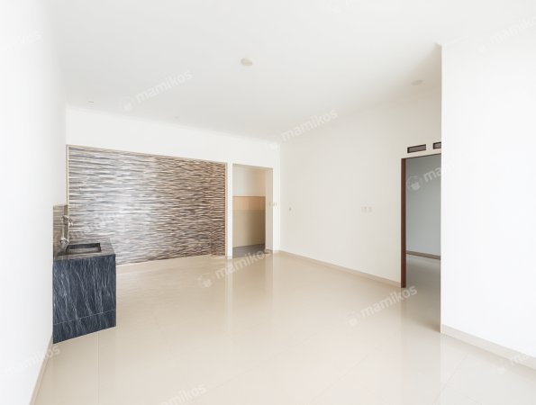 Rumah Sertifikat SHM 2 Kamar Tidur 1 Kamar Mandi Green Lake City Jakarta Barat - Photo 3