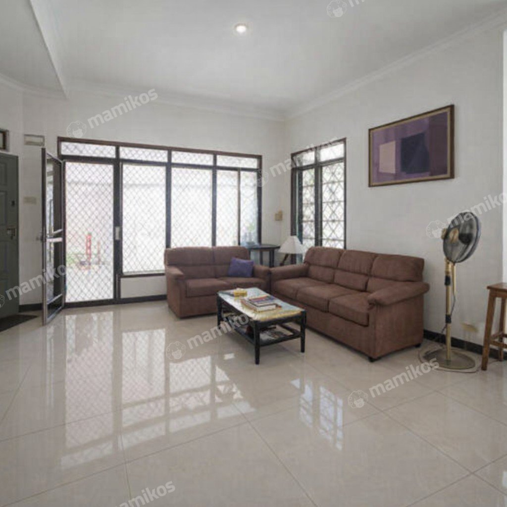 Rumah Sertifikat SHM 5 Kamar Tidur 4 Kamar Mandi Taman Ratu Jakarta Barat - Photo 3