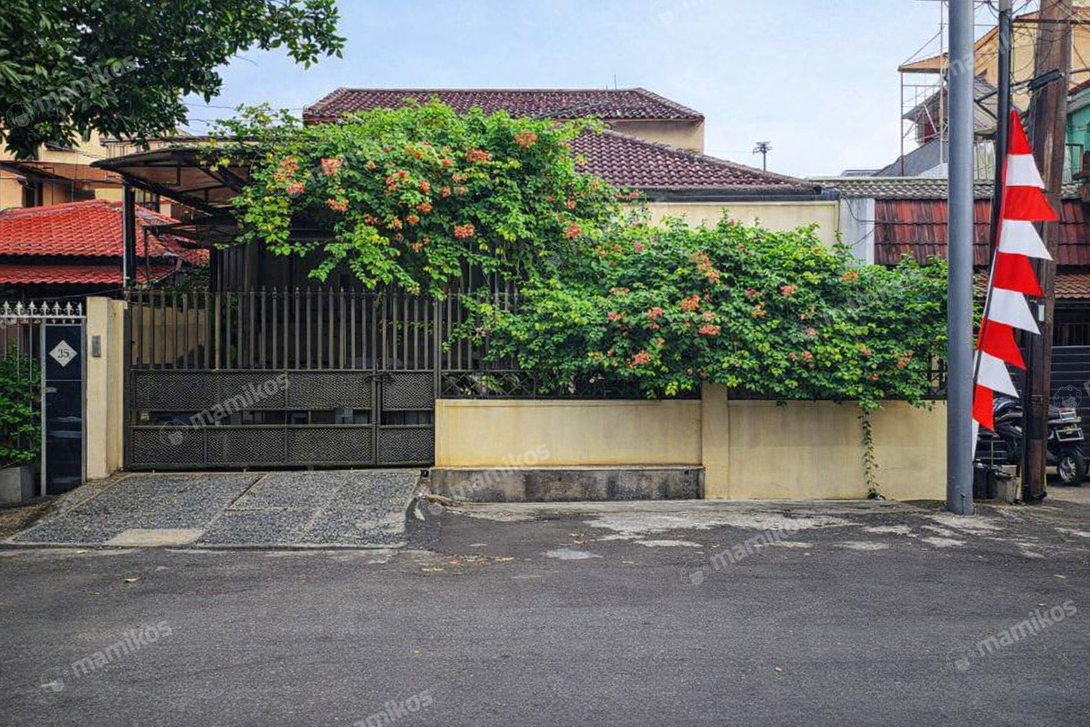 Rumah Sertifikat SHM 3 Kamar Tidur 3 Kamar Mandi Puri Indah Jakarta Barat