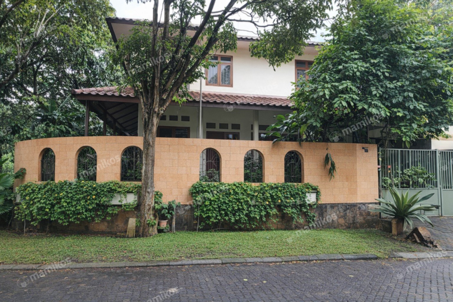 Rumah 5 Kamar Tidur 5 Kamar Mandi 2 Lantai Pondok Indah Jakarta Selatan