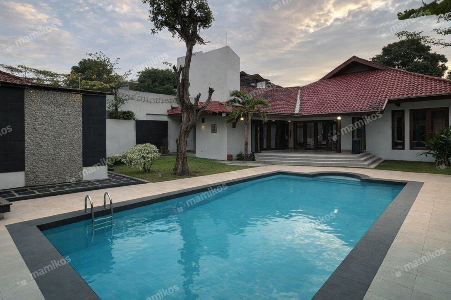 Rumah Sertifikat SHM 4 Kamar Tidur 3 Kamar Mandi Kemang Jakarta Selatan