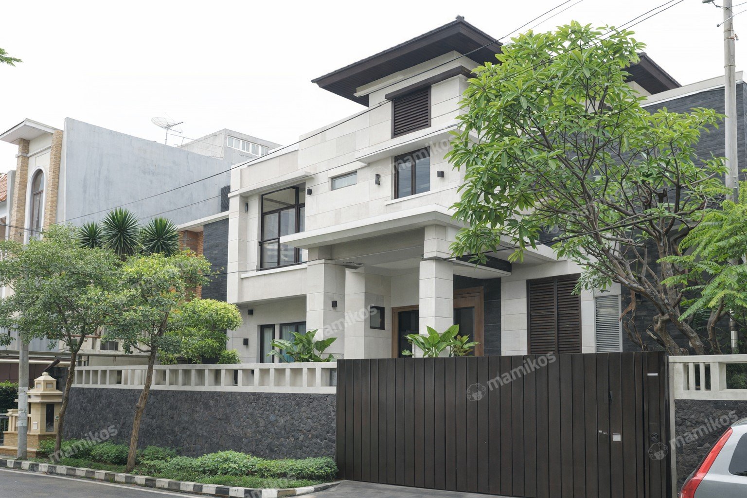 Rumah Sertifikat SHM 4 Kamar Tidur 4 Kamar Mandi Green garden Jakarta Barat