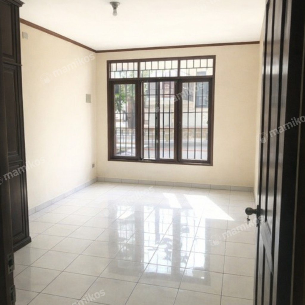 Rumah Sertifikat SHM 4 Kamar Tidur 3 Kamar Mandi Pondok Indah Jakarta Selatan - Photo 5