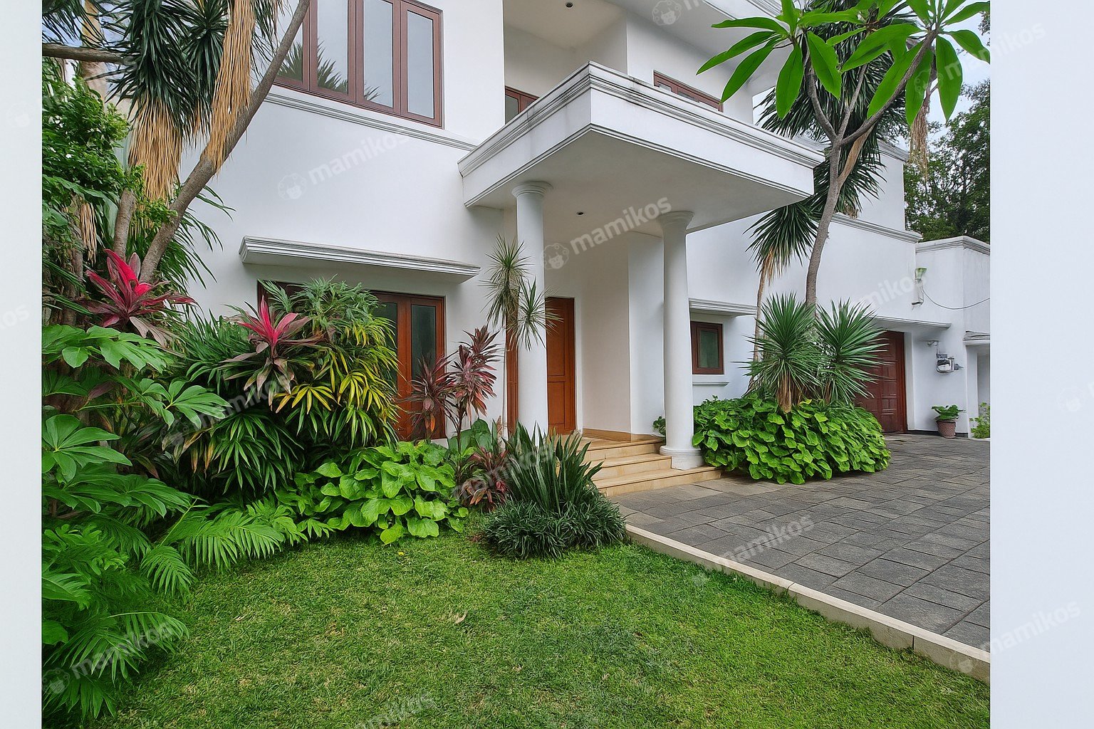 Rumah Sertifikat SHM 6 Kamar Tidur 6 Kamar Mandi Kemang Jakarta Selatan