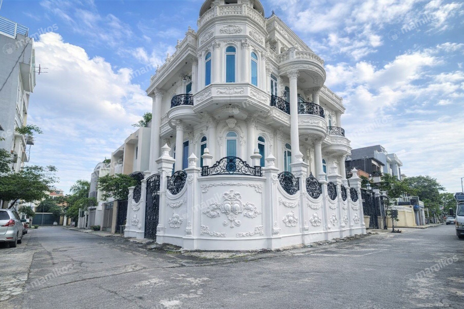 Rumah Sertifikat SHM 6 Kamar Tidur 6 Kamar Mandi Mangga Dua Jakarta Barat