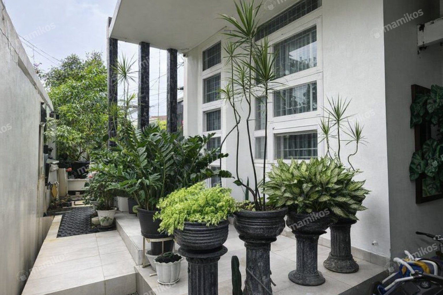 Rumah Sertifikat SHM 6 Kamar Tidur 5 Kamar Mandi Pulomas Jakarta Timur