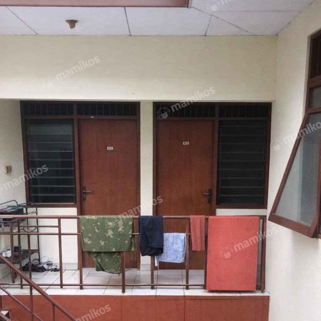 Rumah Sertifikat SHM 12 Kamar Tidur 4 Kamar Mandi Cawang Jakarta Timur - Photo 2