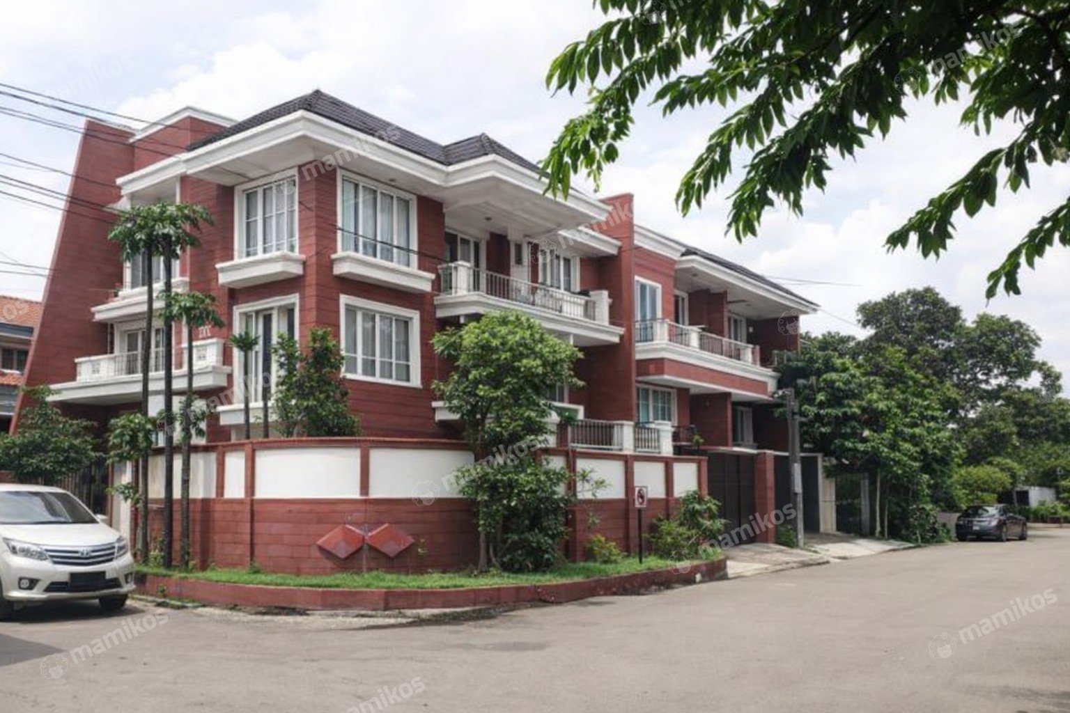 Rumah Sertifikat SHM 4 Kamar Tidur 5 Kamar Mandi Green Ville Jakarta Barat - Photo 2