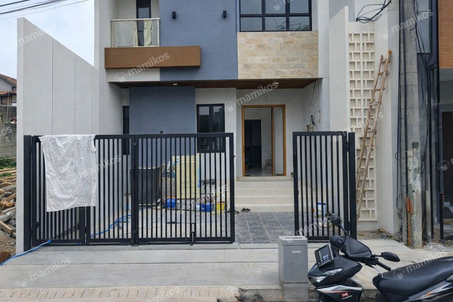 Rumah Sertifikat SHM 3 Kamar Tidur 3 Kamar Mandi Villa Meruya Jakarta Barat