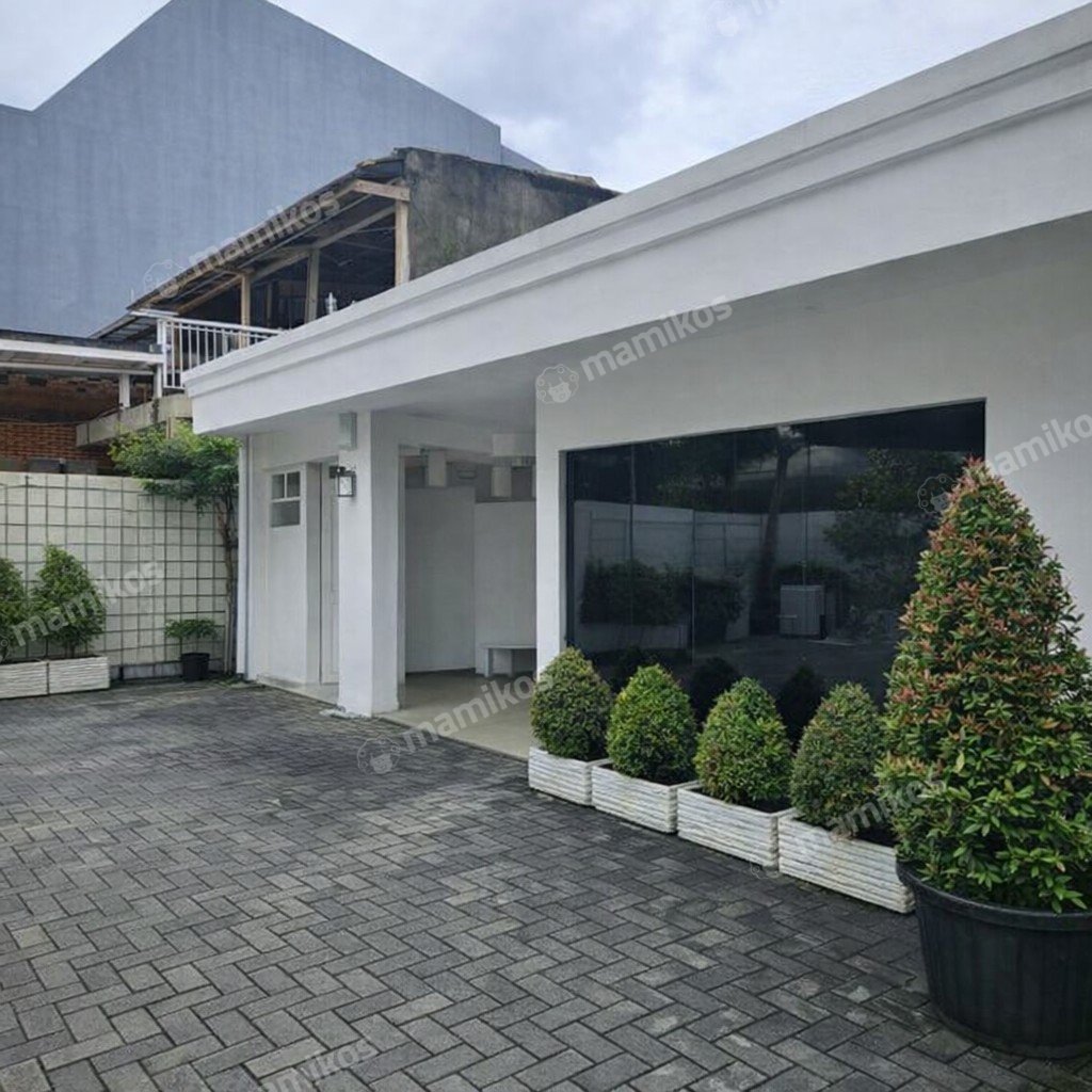 Rumah Sertifikat SHM 4 Kamar Tidur 3 Kamar Mandi Senopati Jakarta Selatan - Photo 2