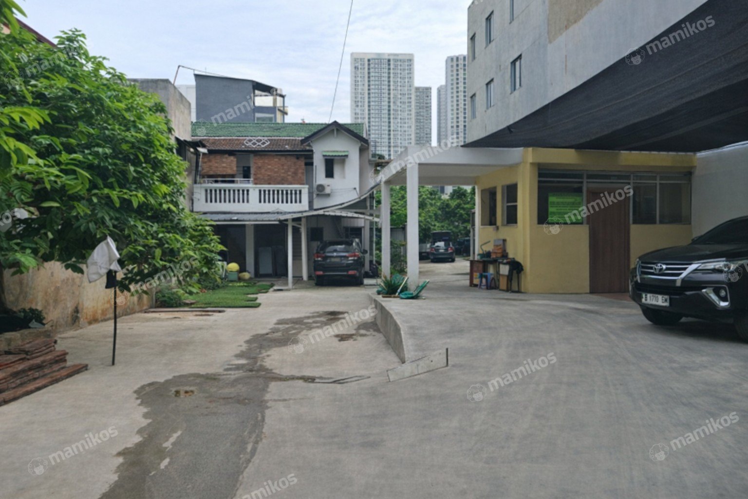 Rumah 5 Kamar Tidur 3 Kamar Mandi 2 Lantai Jembatan Besi Jakarta Barat