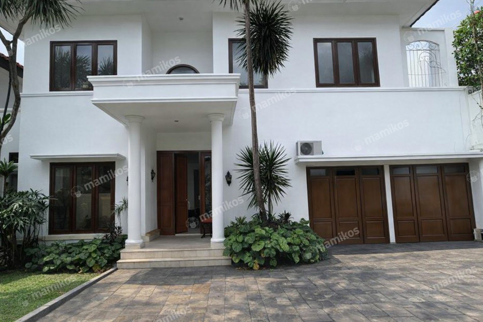 Rumah 6 Kamar Tidur 6 Kamar Mandi 1 Lantai Kemang Jakarta Selatan