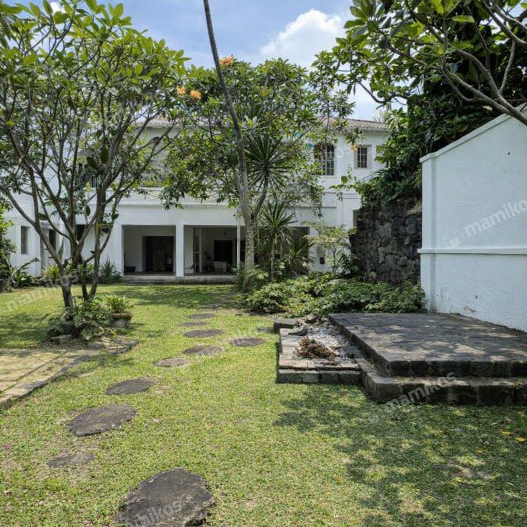 Rumah 6 Kamar Tidur 6 Kamar Mandi 1 Lantai Kemang Jakarta Selatan - Photo 2