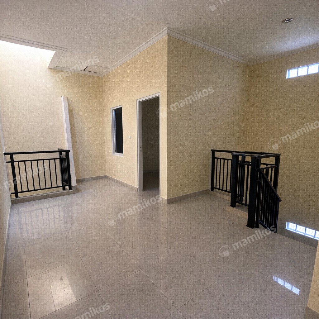 Rumah Sertifikat SHM 3 Kamar Tidur 3 Kamar Mandi Tanjung Duren Jakarta Barat - Photo 3