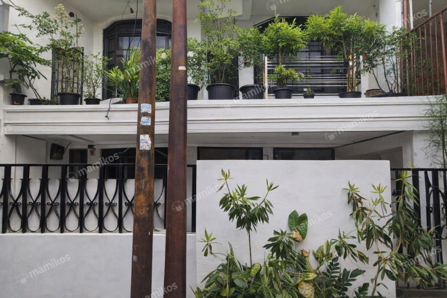 Rumah Sertifikat SHM 7 Kamar Tidur 3 Kamar Mandi Palmerah Jakarta Barat