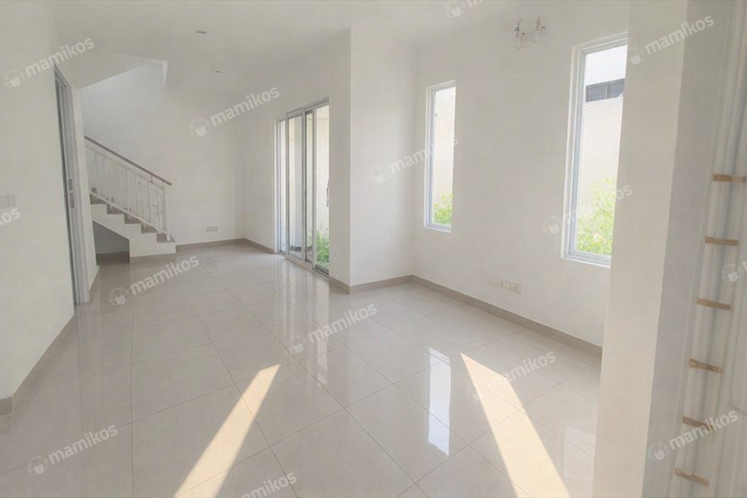 Rumah Sertifikat SHM 4 Kamar Tidur 3 Kamar Mandi Jakarta Garden City Jakarta Timur - Photo 2