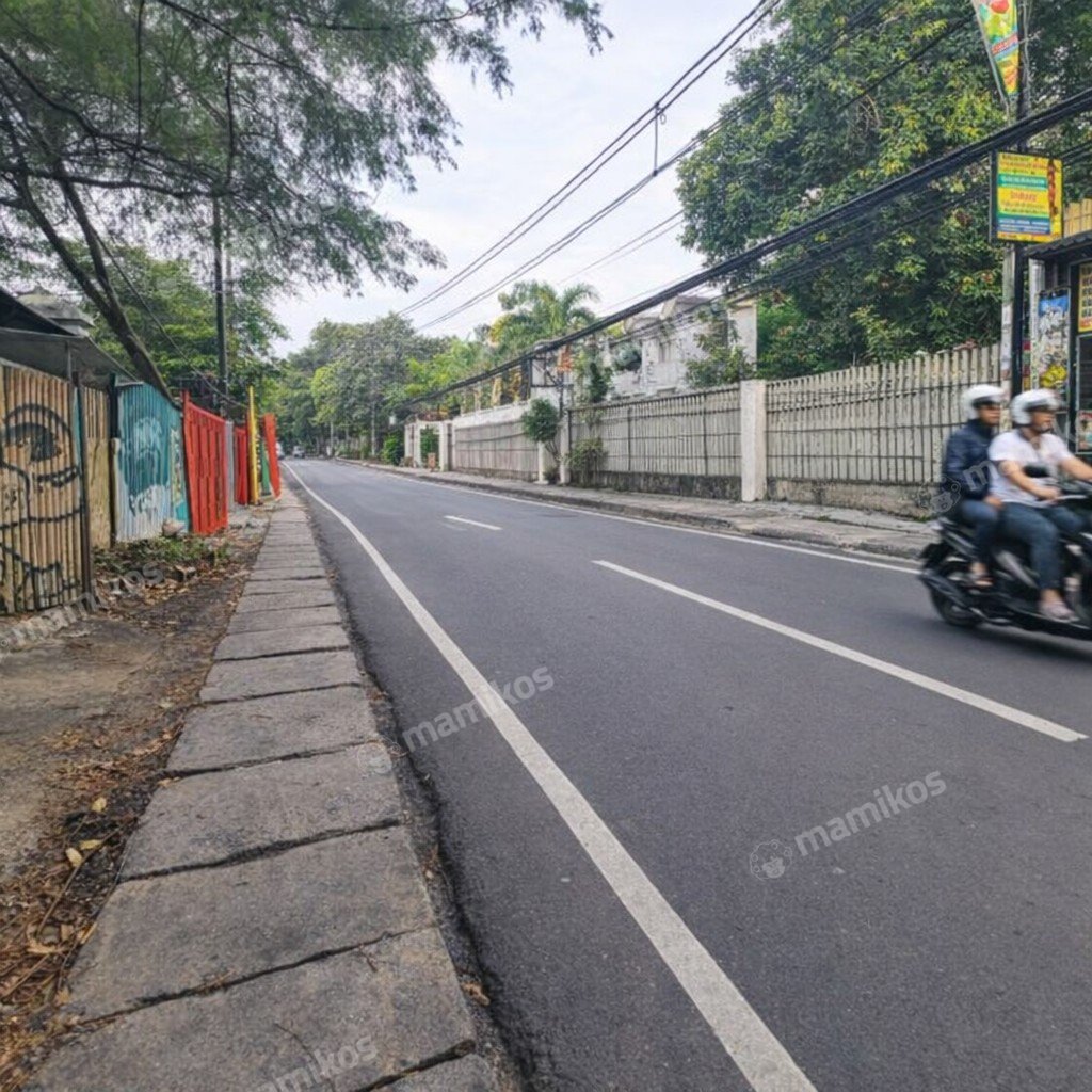 Rumah Sertifikat SHM 8 Kamar Tidur 4 Kamar Mandi Kebon Jeruk Jakarta Barat - Photo 2
