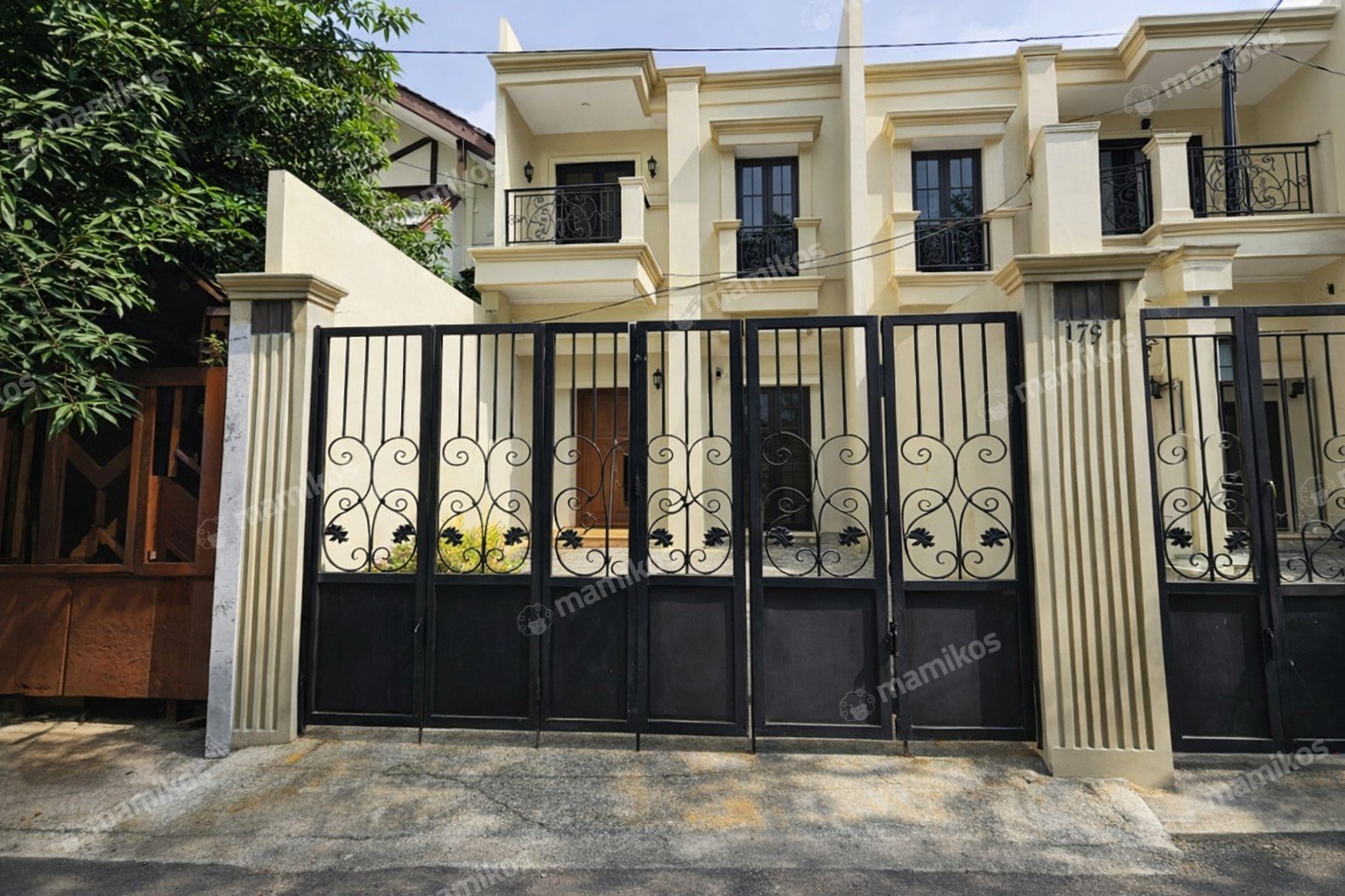 Rumah Sertifikat SHM 3 Kamar Tidur 3 Kamar Mandi Kemanggisan Jakarta Barat