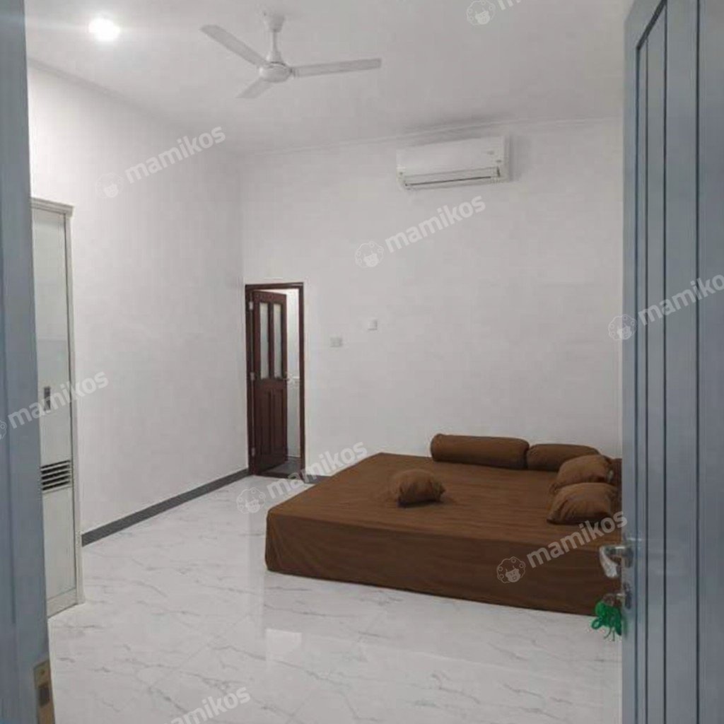 Rumah Sertifikat SHM 5 Kamar Tidur 3 Kamar Mandi Kebon Jeruk Jakarta Barat - Photo 4