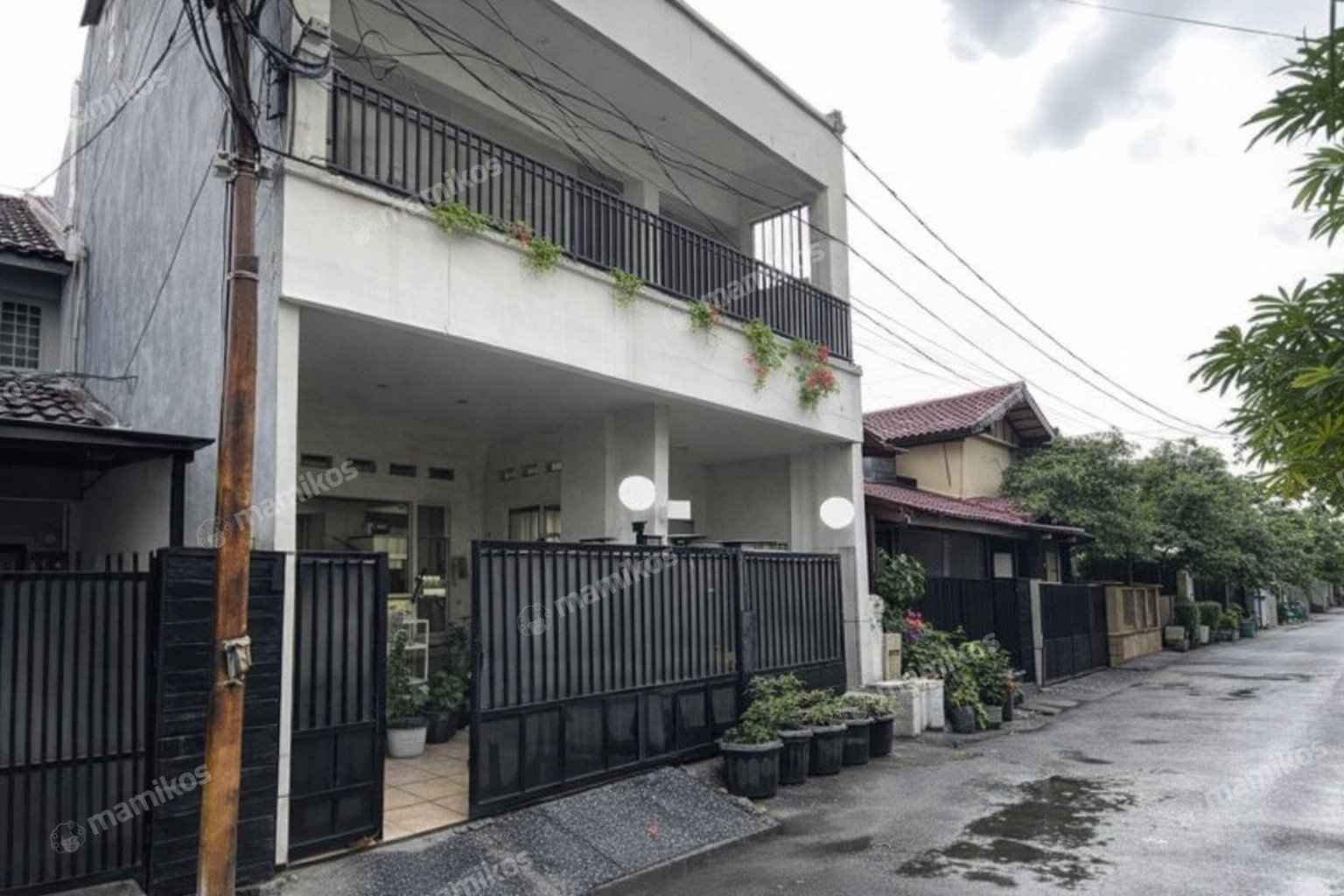Rumah Sertifikat SHM 5 Kamar Tidur 5 Kamar Mandi Pondok Bambu Jakarta Timur