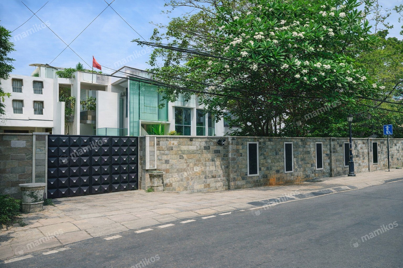 Rumah Sertifikat SHM 6 Kamar Tidur 4 Kamar Mandi Kemang Jakarta Selatan