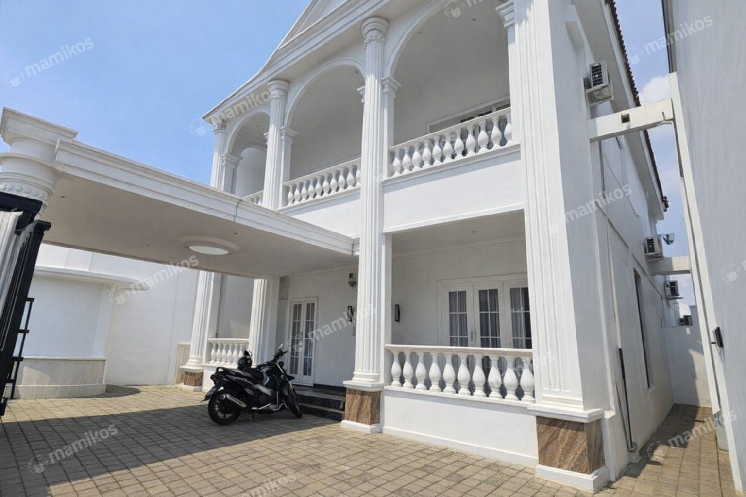 Rumah Sertifikat SHM 6 Kamar Tidur 9 Kamar Mandi Kebon Jeruk Jakarta Barat