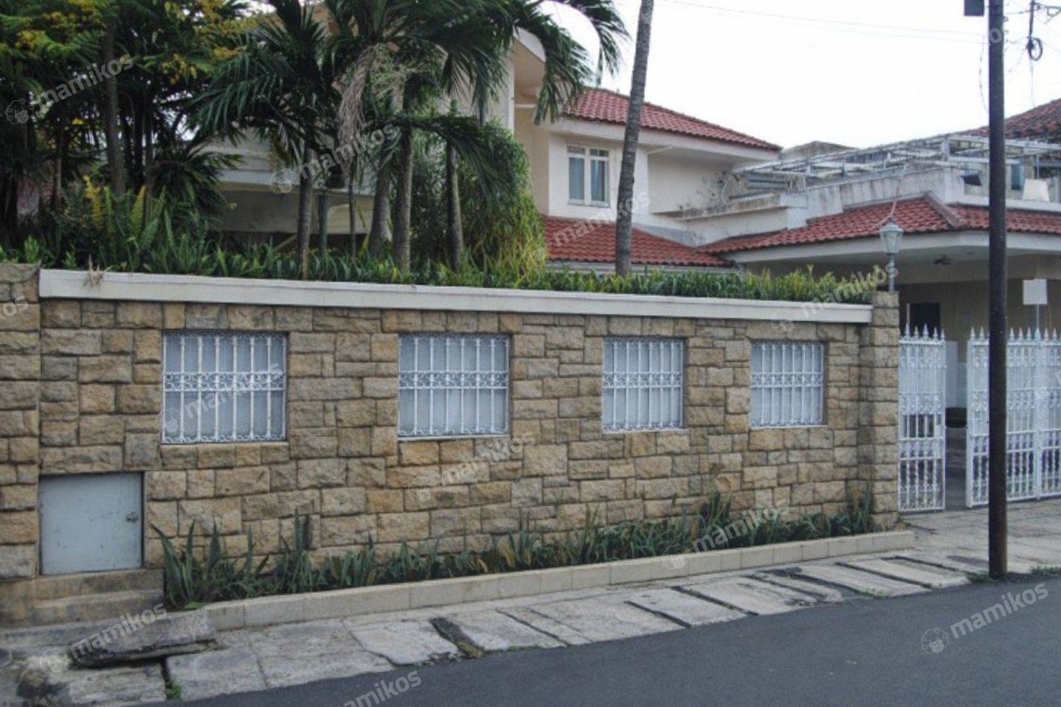 Rumah Sertifikat SHM 6 Kamar Tidur 4 Kamar Mandi Kemanggisan Jakarta Barat