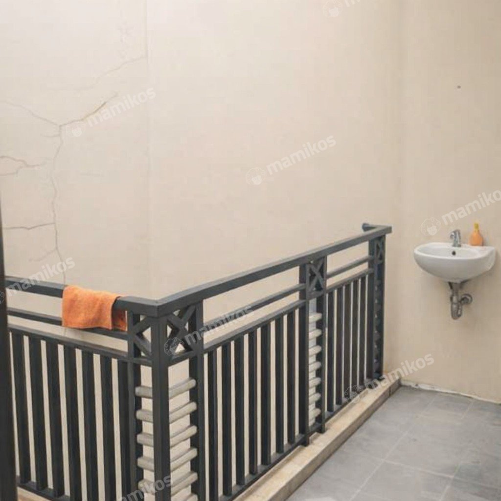Rumah Sertifikat SHM 4 Kamar Tidur 3 Kamar Mandi Kayu Putih Jakarta Timur - Photo 3