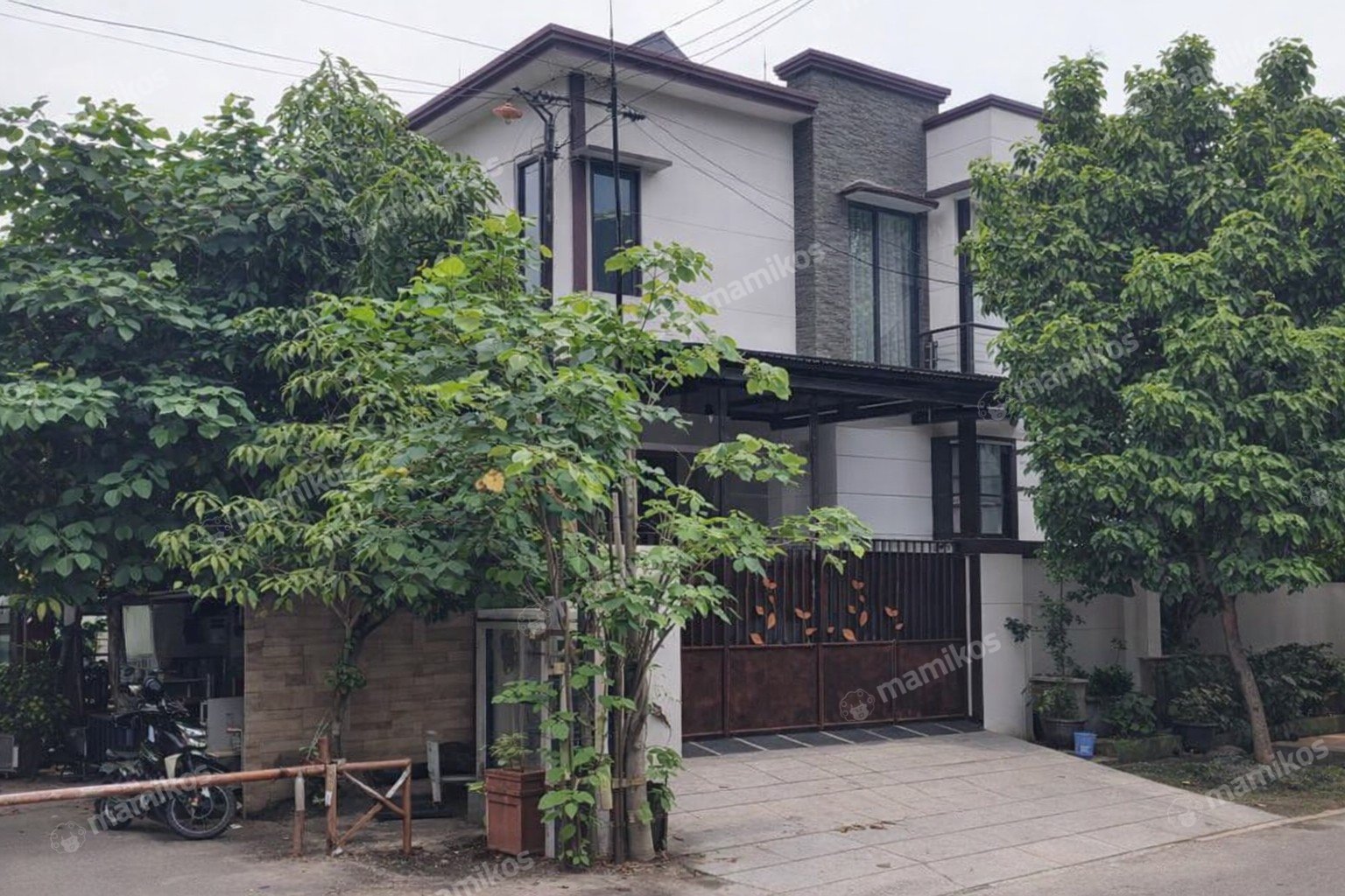 Rumah Sertifikat SHM 4 Kamar Tidur 4 Kamar Mandi Duren Sawit Jakarta Timur