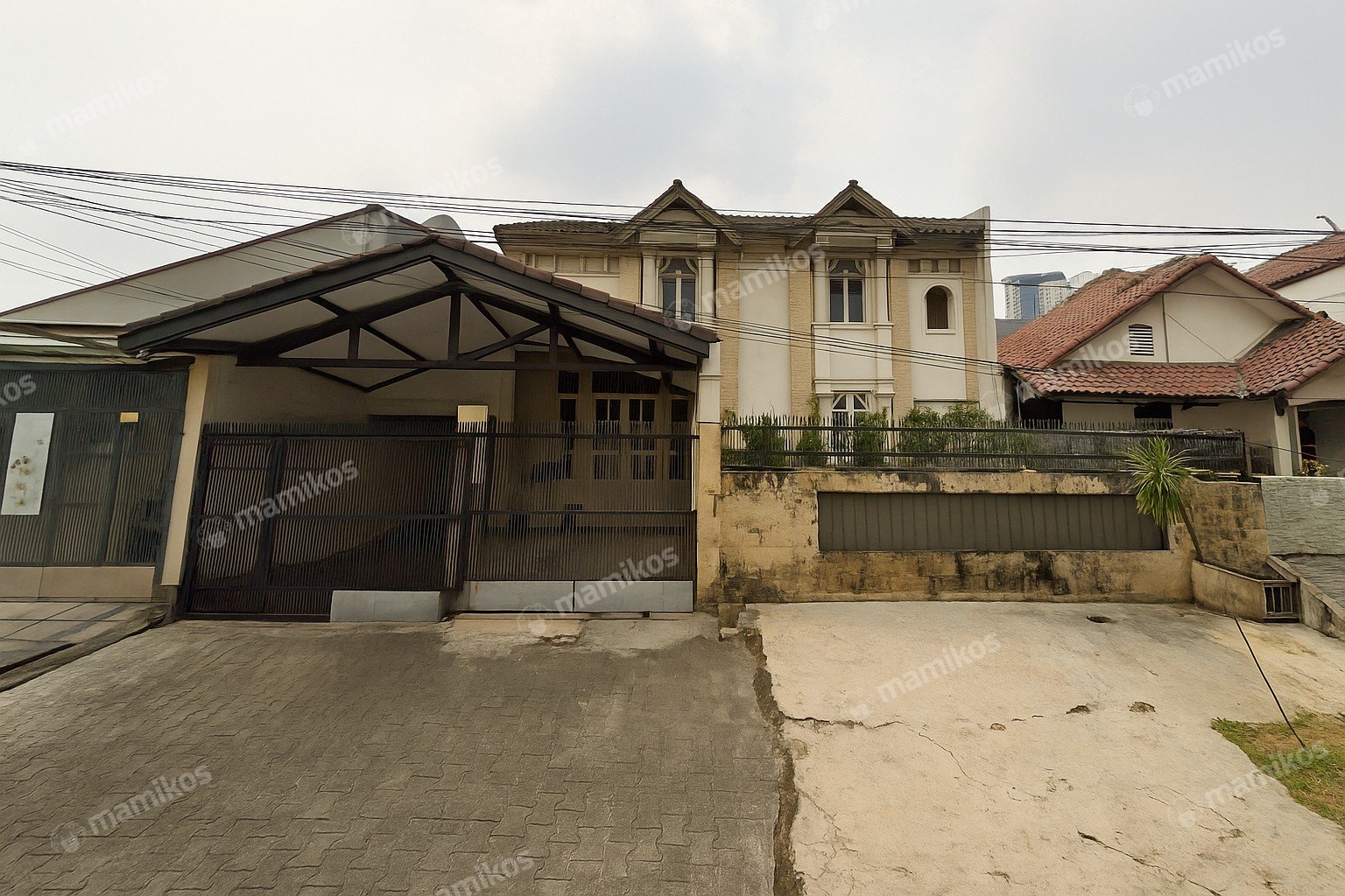 Rumah Sertifikat SHM 6 Kamar Tidur 3 Kamar Mandi Taman Meruya Jakarta Barat