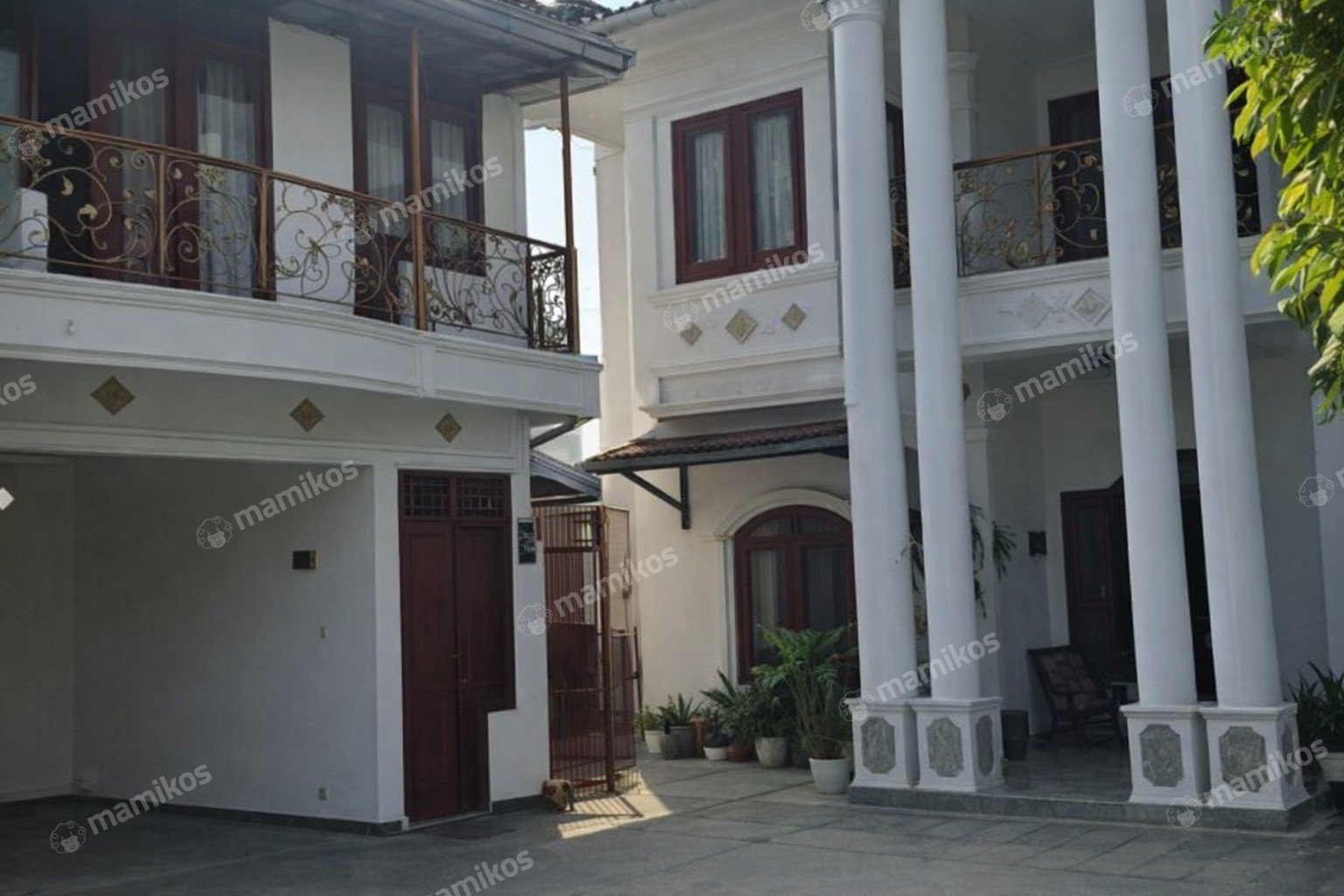 Rumah Sertifikat SHM 6 Kamar Tidur 7 Kamar Mandi Bambu Apus Jakarta Timur
