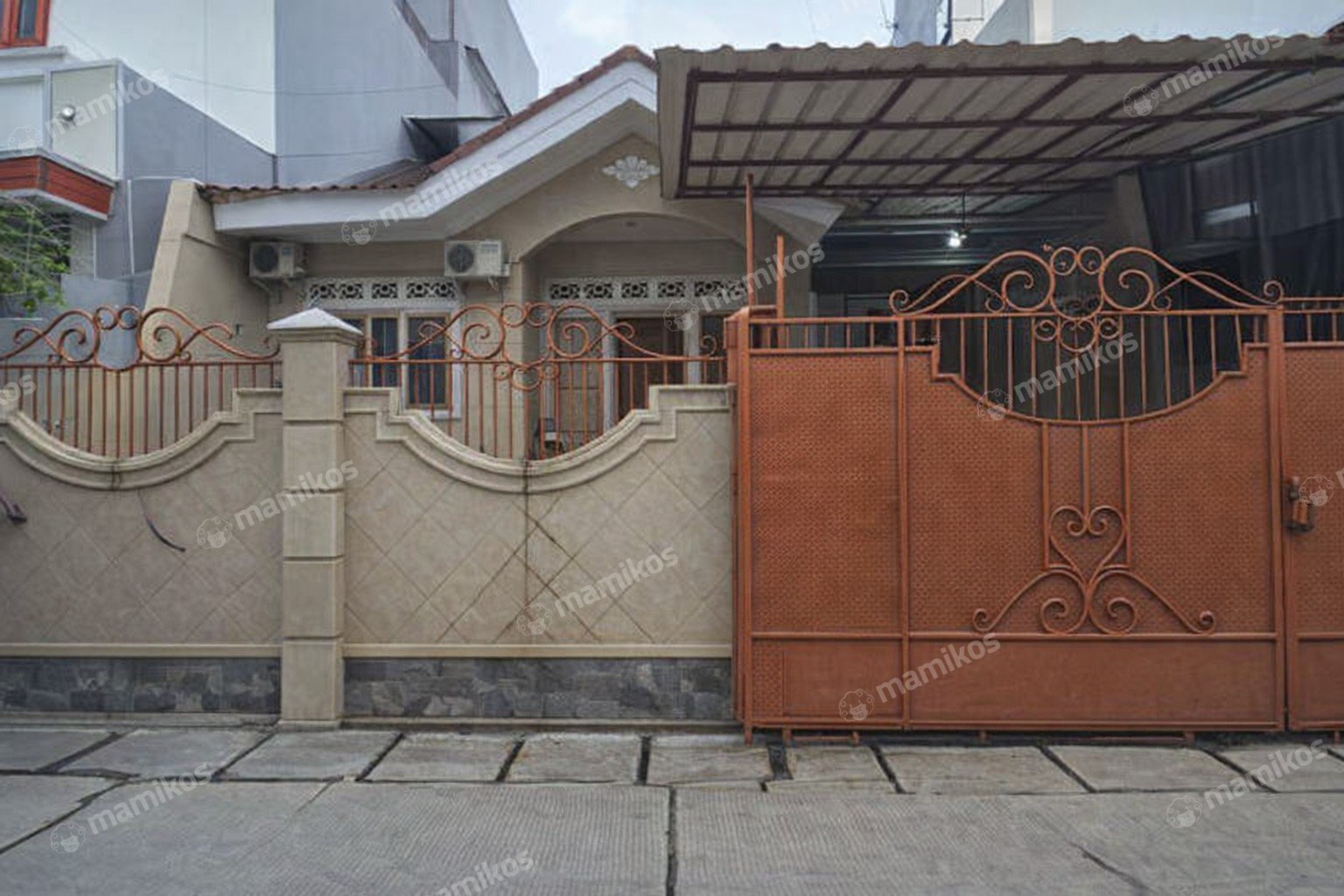 Rumah Sertifikat SHM 4 Kamar Tidur 2 Kamar Mandi Taman Ratu Jakarta Barat