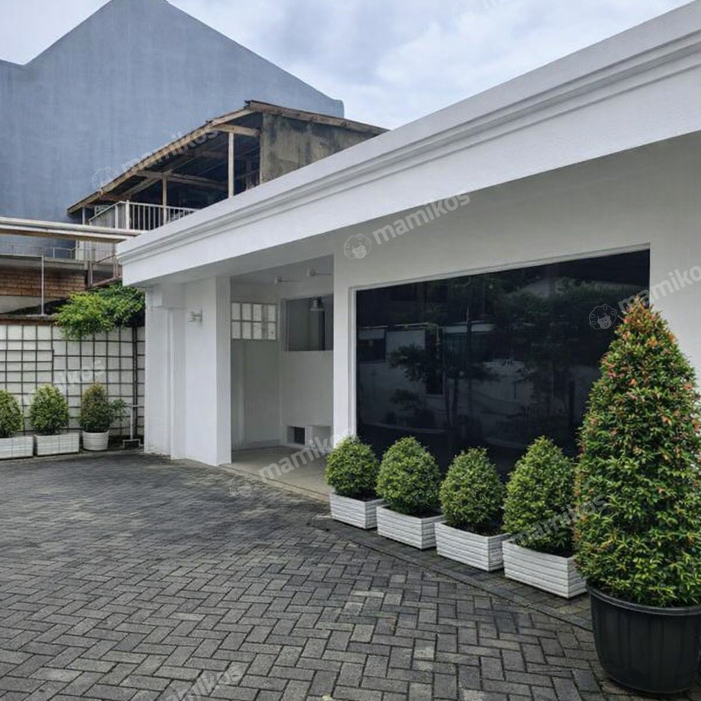 Rumah Sertifikat SHM 4 Kamar Tidur 3 Kamar Mandi Senopati Jakarta Selatan - Photo 4