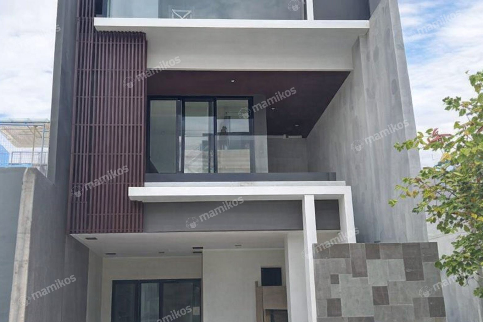 Rumah Sertifikat SHM 5 Kamar Tidur 4 Kamar Mandi Permata Buana Jakarta Barat