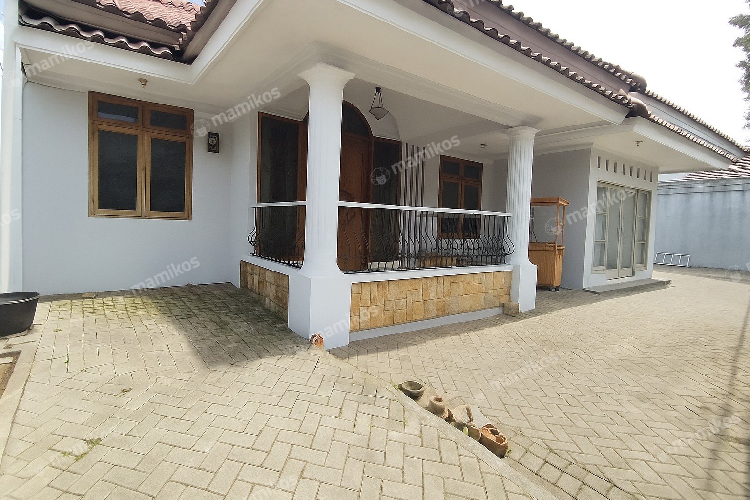 Rumah Sertifikat SHM 2 Kamar Tidur 4 Kamar Mandi Daan Mogot Jakarta Barat