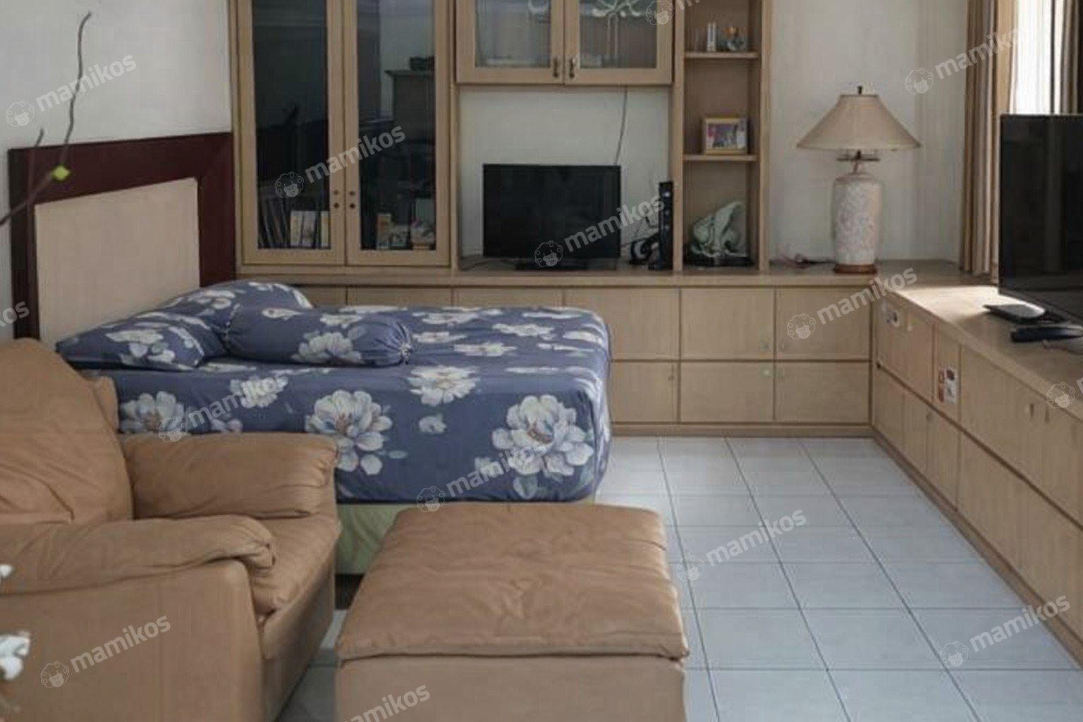 Rumah 6 Kamar Tidur 4 Kamar Mandi 2 Lantai Kalideres Jakarta Barat