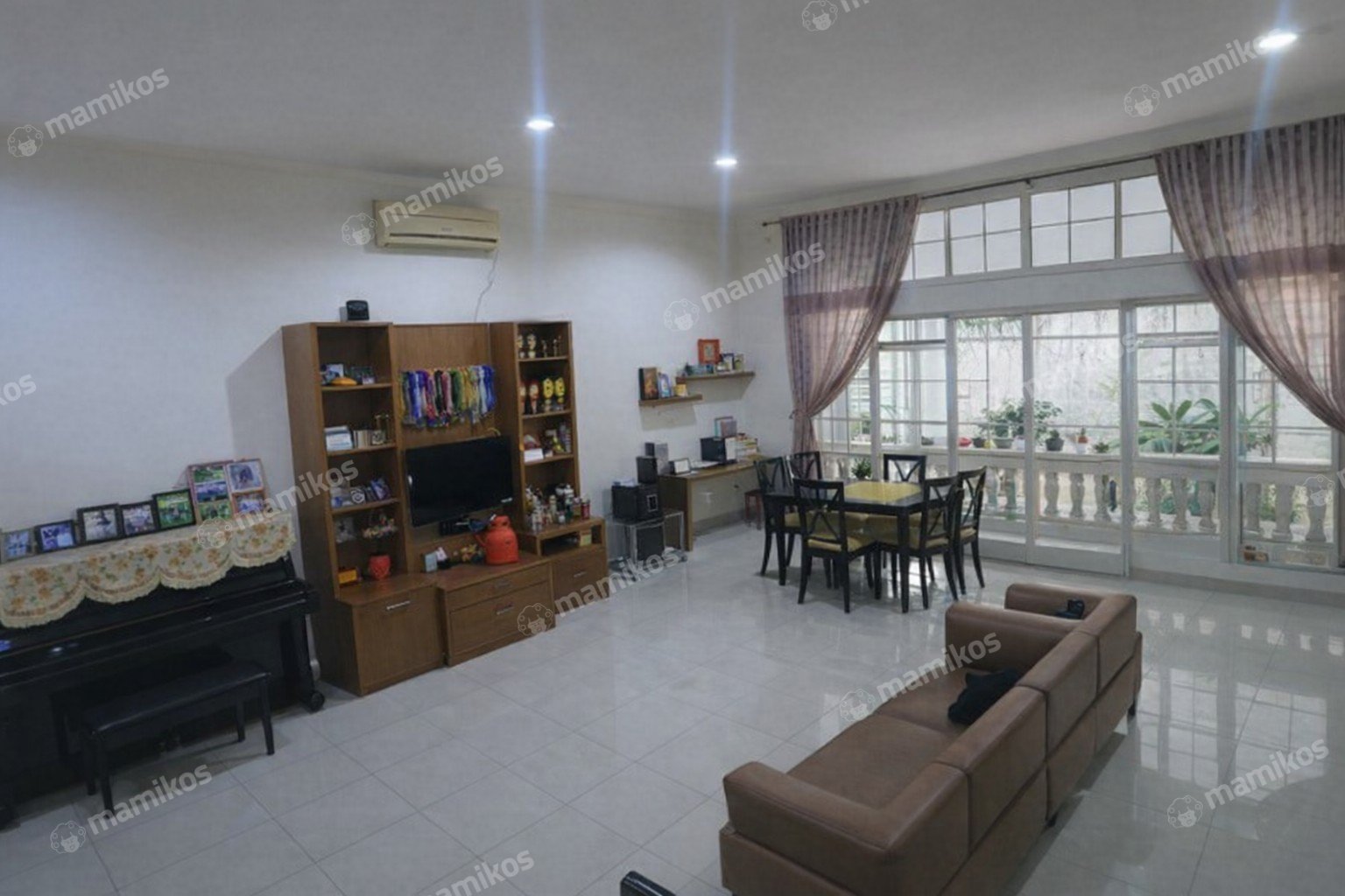 Rumah 4 Kamar Tidur 3 Kamar Mandi 2 Lantai Pantai Indah Kapuk Jakarta Utara