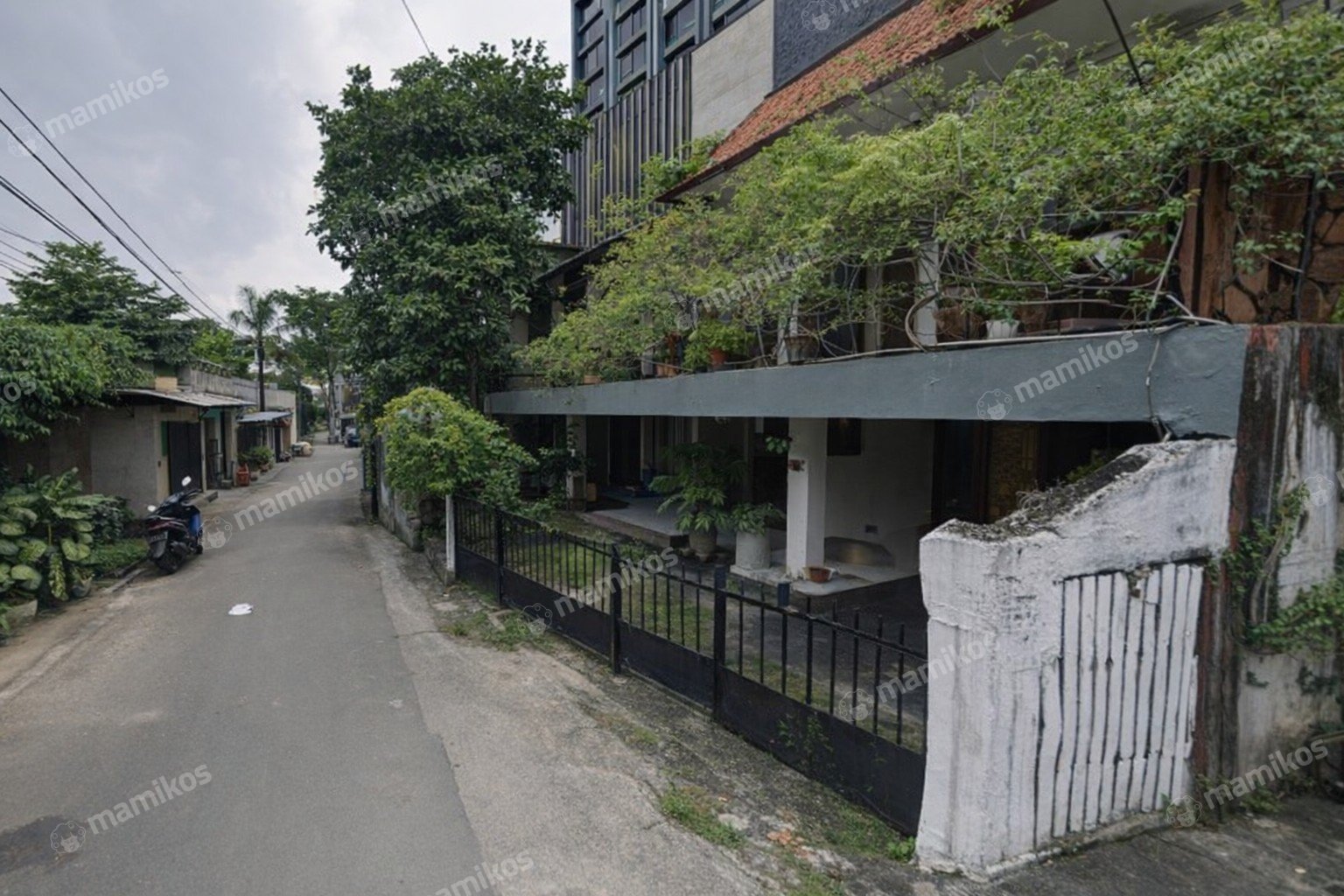 Rumah Sertifikat SHM 9 Kamar Tidur 2 Kamar Mandi SCBD Jakarta Selatan