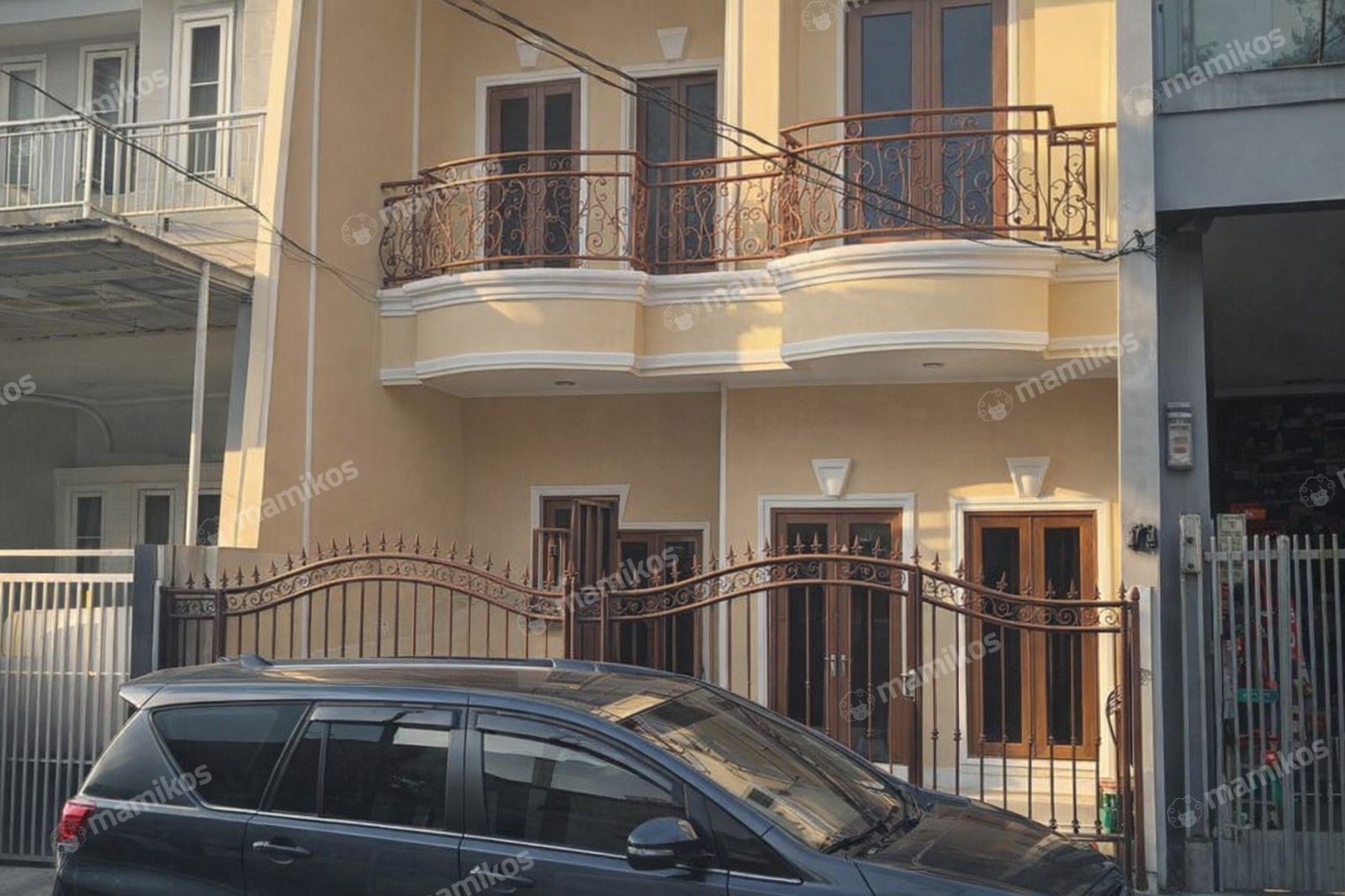 Rumah Sertifikat SHM 3 Kamar Tidur 3 Kamar Mandi Taman Surya Jakarta Barat